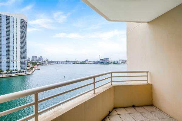 One Tequesta Point, 888 Brickell Key Dr #1010, Miami, Florida 33131, image 1