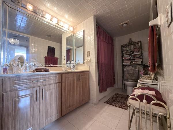 Winston Towers 600, 210 174th St #M18, Sunny Isles Beach, Florida 33160, image 1