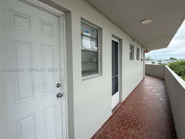 1750 NE 191st St #508-2, Unincorporated Dade County, Florida 33179, image 2