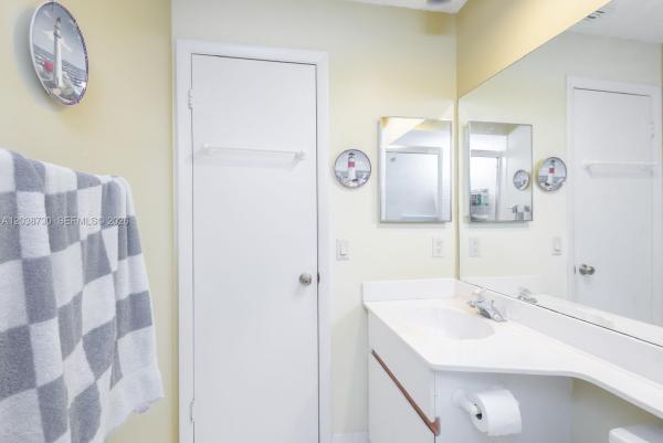 6320 NW 173rd St, Hialeah, Florida 33015, image 1