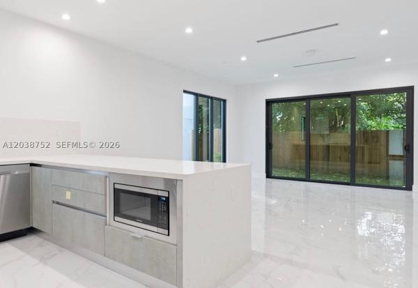 Carrero, 3374 Perry Frow Dr #B, Miami, Florida 33133, image 2
