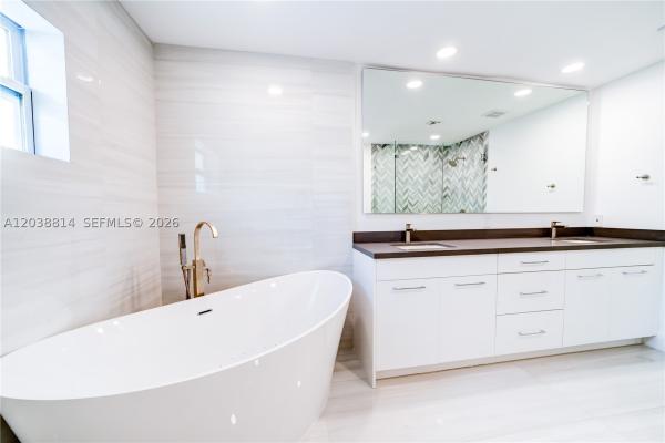 Lake Estates, 5721 Bayview Dr, Fort Lauderdale, Florida 33308, image 2