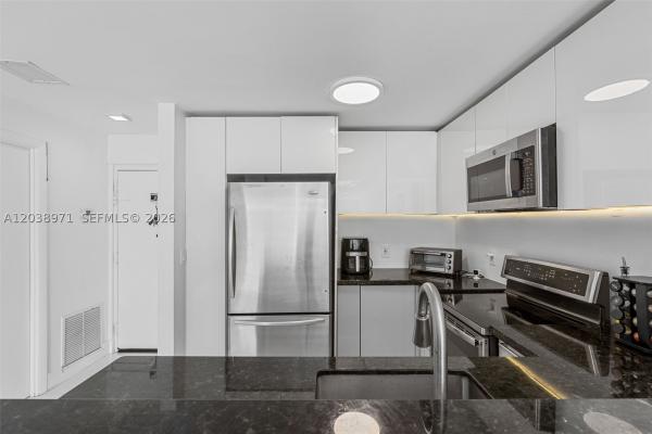 Clinton, 6545 Indian Creek Dr #306, Miami Beach, Florida 33141, image 2