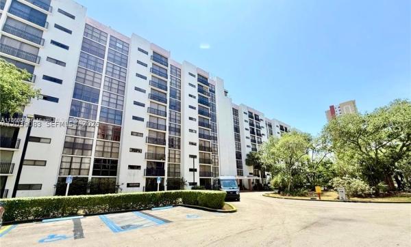 Plaza Of The Americas, 16909 N Bay Rd #116, Sunny Isles Beach, Florida 33160, image 2