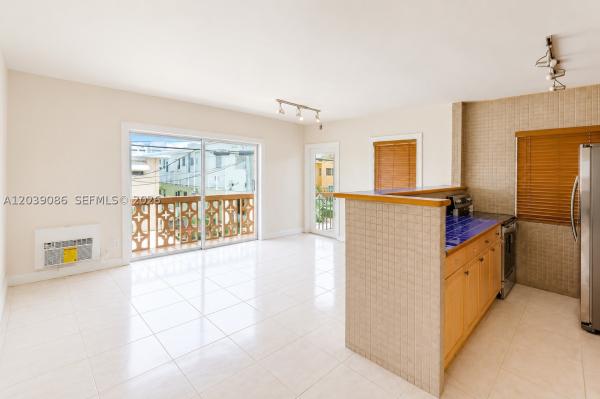 Nonnie Barb Ocean Beach, 549 Meridian Ave #12, Miami Beach, Florida 33139, image 2