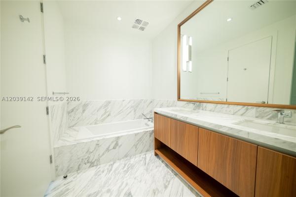 Una Residences, 175 SE 25th Rd #702, Miami, Florida 33129, image 2