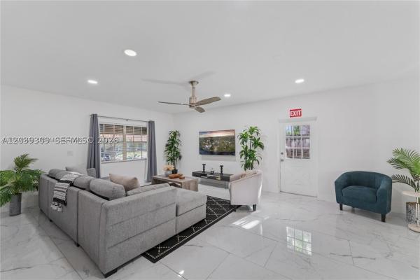 Middle River Estates, 1809 Coral Gardens Dr, Wilton Manors, Florida 33306, image 1