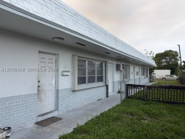 Hollywood Park, 2128 Roosevelt St #1-3, Hollywood, Florida 33020, image 1