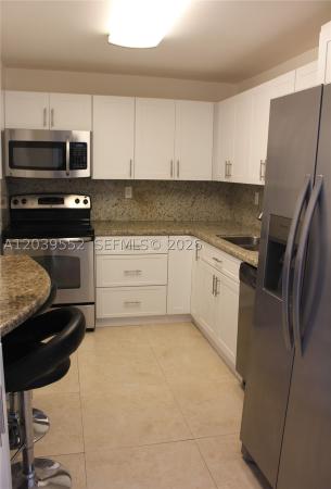 Brickell Bay Club, 2333 Brickell Ave #1004, Miami, Florida 33129, image 2