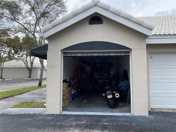 LakeView Club, 2841 N Oakland Forest Dr #110, Oakland Park, Florida 33309, image 1
