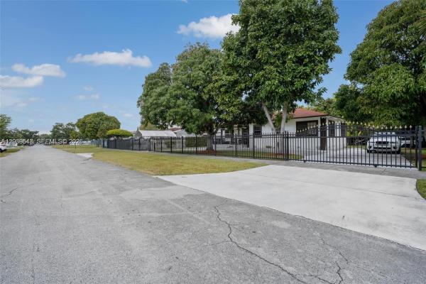 65 NW 118th St, Unincorporated Dade County, Florida 33168, image 1