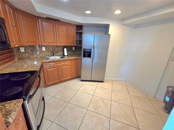 Majorca Towers, 11930 N Bayshore Dr #910, North Miami, Florida 33181, image 3