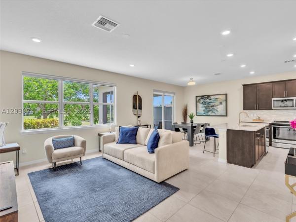 Parkview At Hillcrest, 1183 Eucalyptus Dr, Hollywood, Florida 33021, image 1