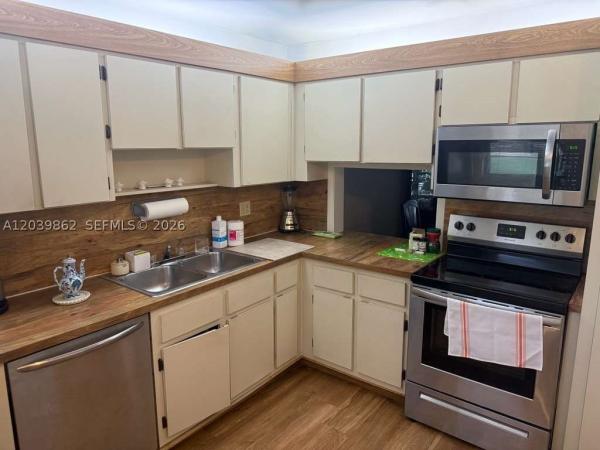 Villas At Carriage Hills Lakeside, 2 Briarwood Cir #212, Hollywood, Florida 33024, image 3