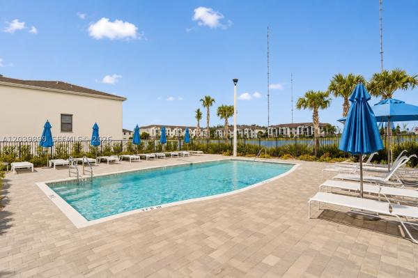 Viewpoint At Vista Lago, 452 NW 203rd Ter, Miami Gardens, Florida 33169, image 2