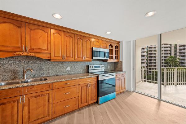 Mar Azul, 600 Grapetree Dr #7ES, Key Biscayne, Florida 33149, image 2