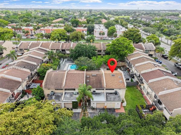 Colonial Lakes Villas Of Stirling Pointe, 4293 N 76th Ave, Davie, Florida 33024, image 2