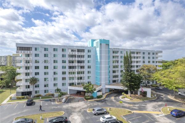 Hillcrest, 919 Hillcrest Dr #201, Hollywood, Florida 33021, image 2