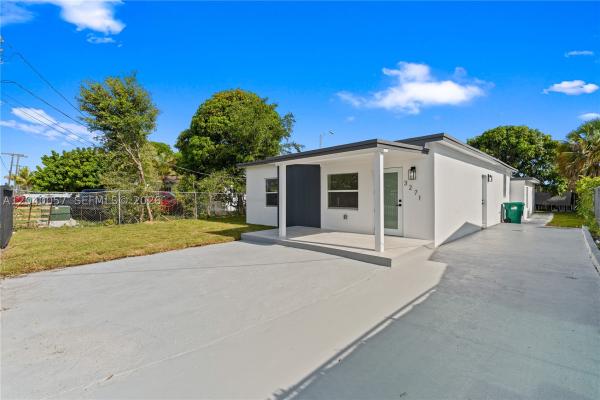 3271 NW 102nd St, Unincorporated Dade County, Florida 33147, image 2
