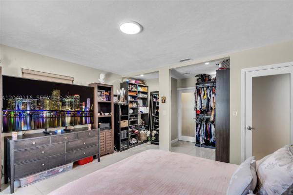 302 NW 100th St, Unincorporated Dade County, Florida 33150, image 2