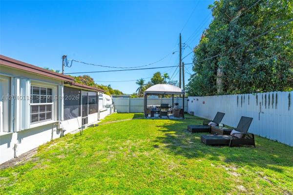 302 NW 100th St, Unincorporated Dade County, Florida 33150, image 1