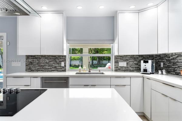 Pine Bay Estates, 11721 Jacaranda Pl, Coral Gables, Florida 33156, image 3