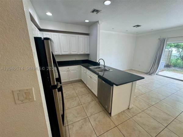 Bella Villagio, 31 SE 3rd Ave, Hallandale Beach, Florida 33009, image 2