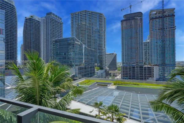 Reach Brickell City Centre, 68 SE 6th St #1004, Miami, Florida 33131, image 1