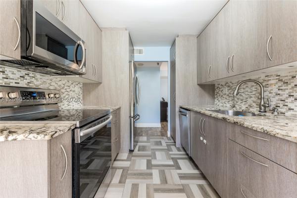 Winston Towers 700, 290 174th St #318, Sunny Isles Beach, Florida 33160, image 2