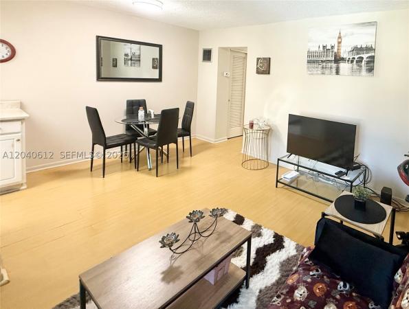 Warrenton House, 2145 Pierce St #206, Hollywood, Florida 33020, image 2