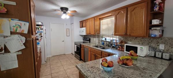 Heritage Lake Estates, 6645 Franklin St, Hollywood, Florida 33024, image 3