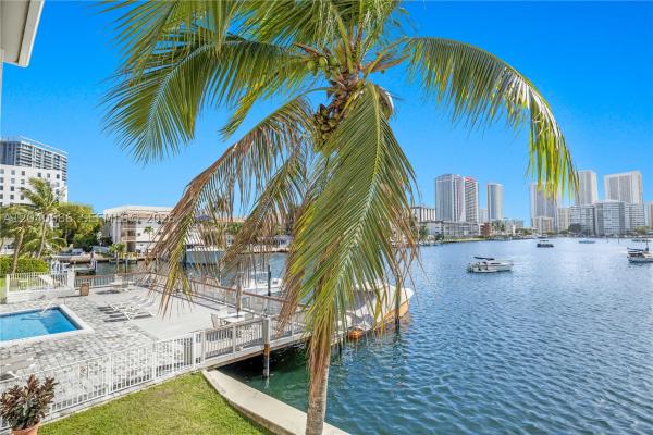 Woodlake, 462 Golden Isles Dr #211, Hallandale Beach, Florida 33009, image 2