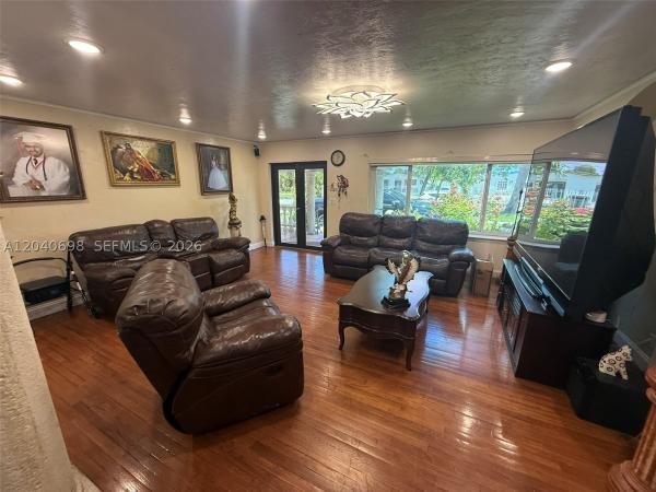 Deer Park, 202 To To Lo Chee Dr, Hialeah, Florida 33010, image 2