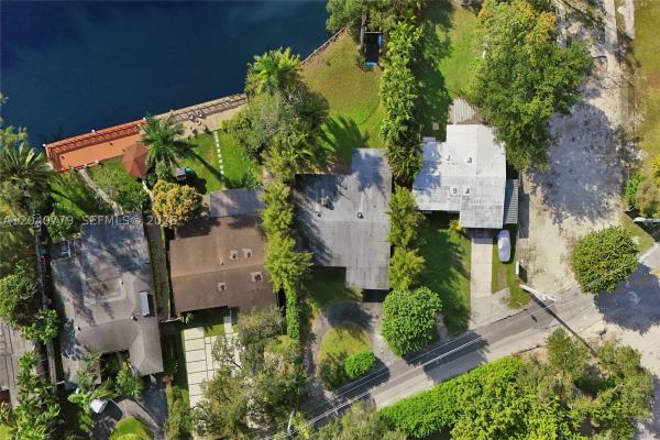 18500 NE 23rd Ct, Unincorporated Dade County, Florida 33180, image 2