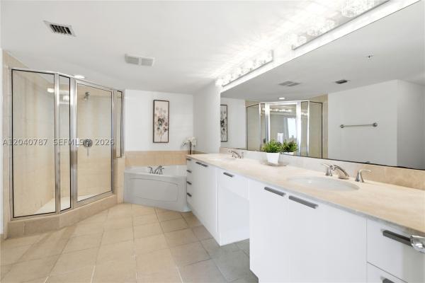 La Perla, 16699 Collins Ave #1804, Sunny Isles Beach, Florida 33160, image 2