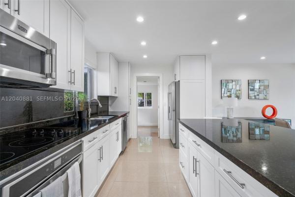 2531 NE 209th Ter, Aventura, Florida 33180, image 2