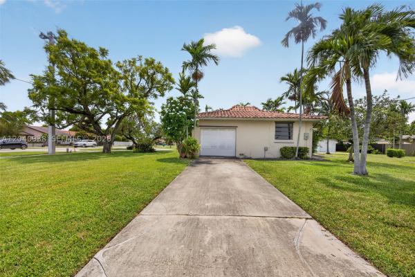 11405 SW 32nd St, Unincorporated Dade County, Florida 33165, image 2