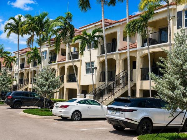 Poinciana Place, 5980 W Sample Rd #307, Coral Springs, Florida 33067, image 3