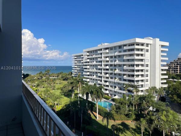 Commodore Club West, 155 Ocean Lane Dr #811, Key Biscayne, Florida 33149, image 1