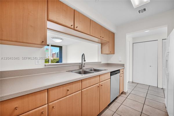 The Metropolitan, 2475 Brickell Ave #703, Miami, Florida 33129, image 3