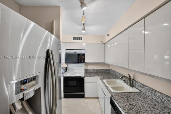 L´Excellence, 5757 Collins Ave #405, Miami Beach, Florida 33140, image 1
