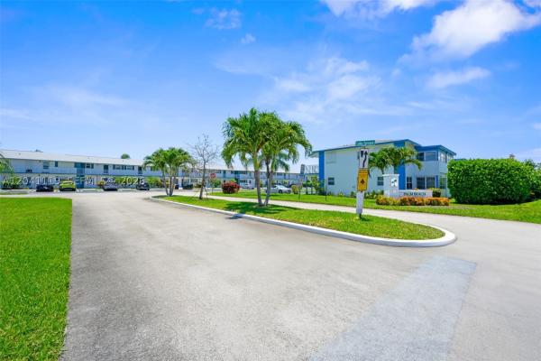 Leisureville Lake, 1116 Lake Ter #208, Boynton Beach, Florida 33426, image 1