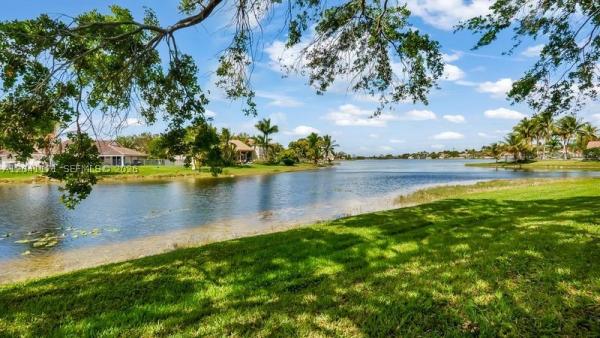 Verona Lake, Weston, Florida 33326, image 1