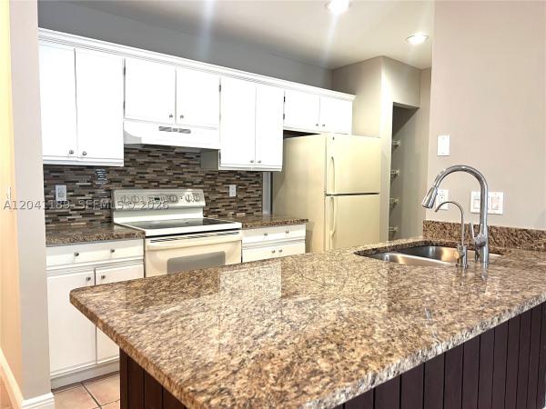 Sugar Pond Manor, 1077 Goldenrod Rd, Wellington, Florida 33414, image 2