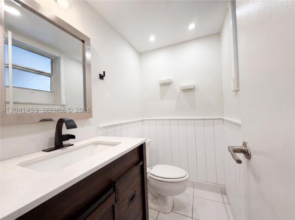 Galen Drive West, 200 Galen Dr #202, Key Biscayne, Florida 33149, image 1
