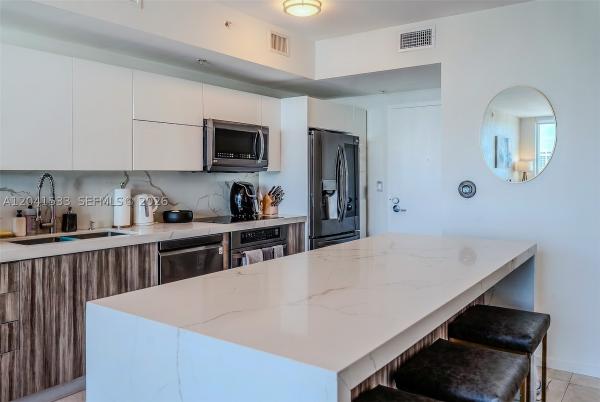 The Ivy At Riverfront, 90 SW 3rd St #3703, Miami, Florida 33130, image 2