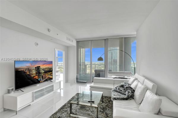 Paramount Miami Worldcenter, 851 NE 1st Ave #3800, Miami, Florida 33132, image 1