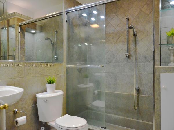 Imperial Point Colonnades, 2161 NE 68th St #306, Fort Lauderdale, Florida 33308, image 1