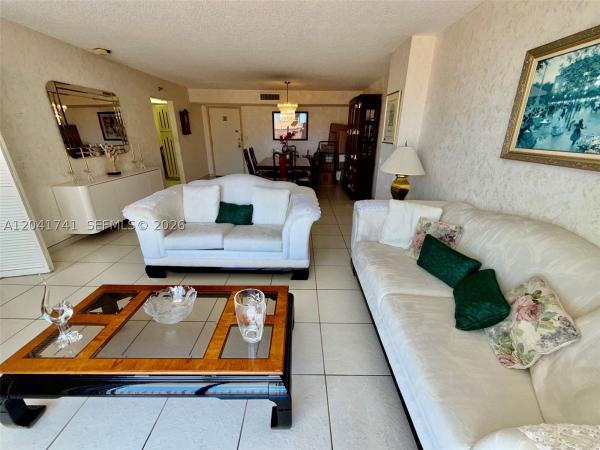 Winston Towers 600, 210 174th St #405, Sunny Isles Beach, Florida 33160, image 2
