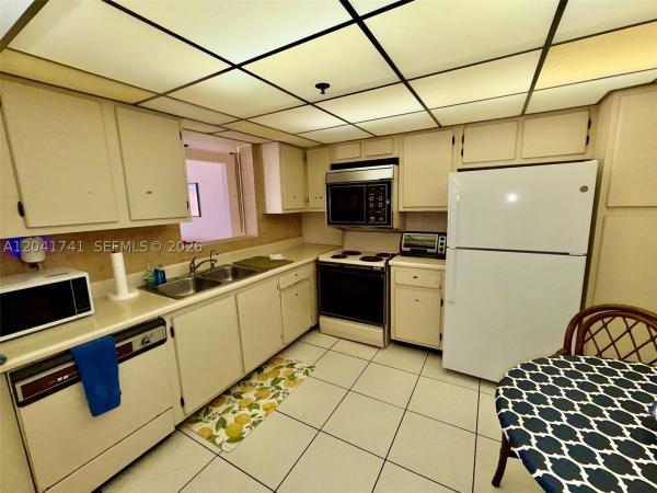 Winston Towers 600, 210 174th St #405, Sunny Isles Beach, Florida 33160, image 1